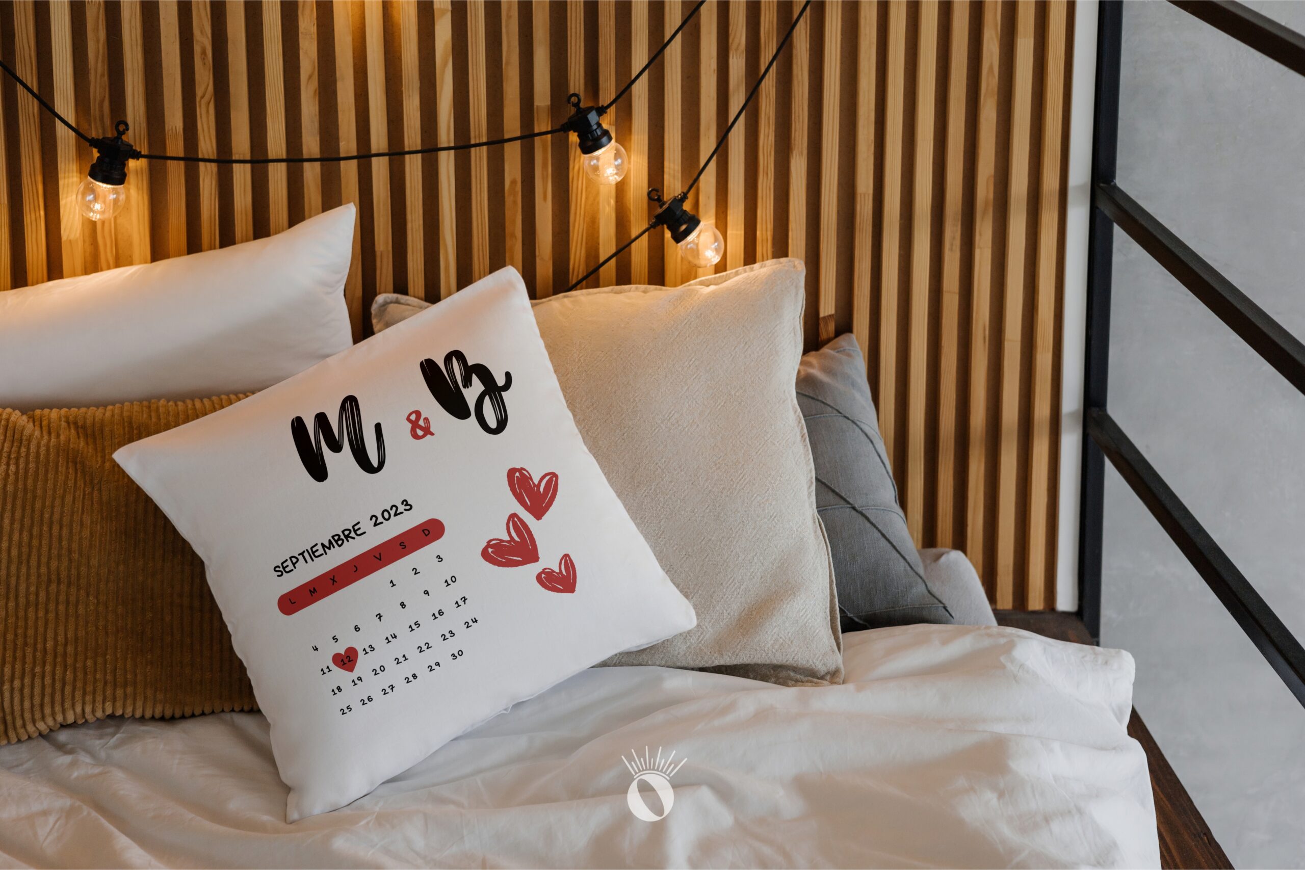 cojin personalizado fecha especial iniciales pareja